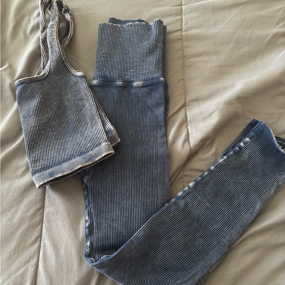 Free People Movement Good Karma Set Navy Blue
Ribbed Stretchy Tank Leggings